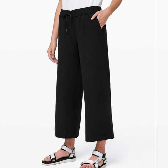 lululemon athletica Pants - Lululemon On The Fly Wide Leg Woven Crop Pant